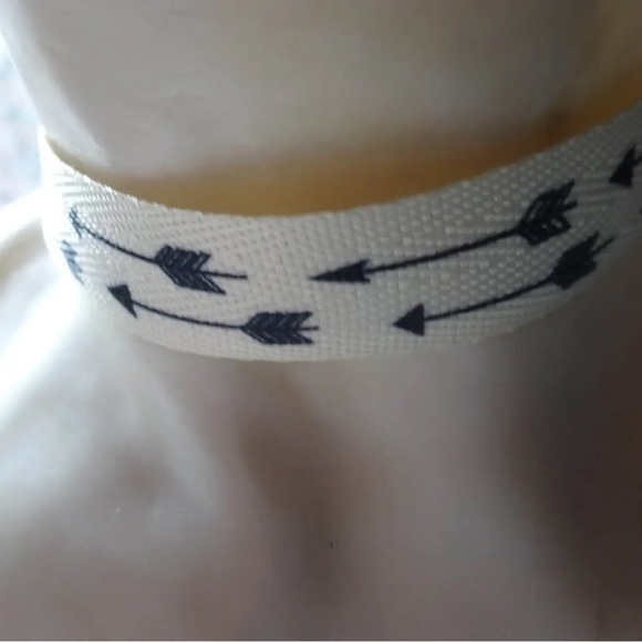 $6.00 Special Arrows Choker - Picture 4 of 4